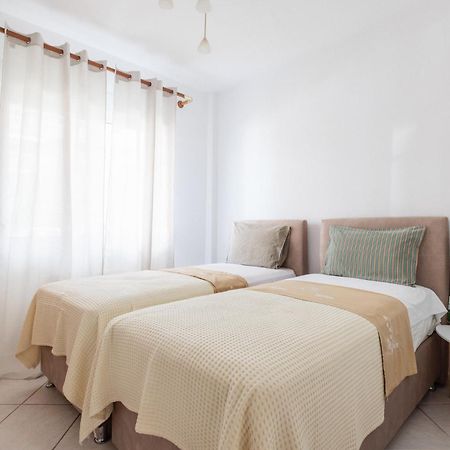 Apartment Next To The Sea Paralia Dionysiou Luaran gambar