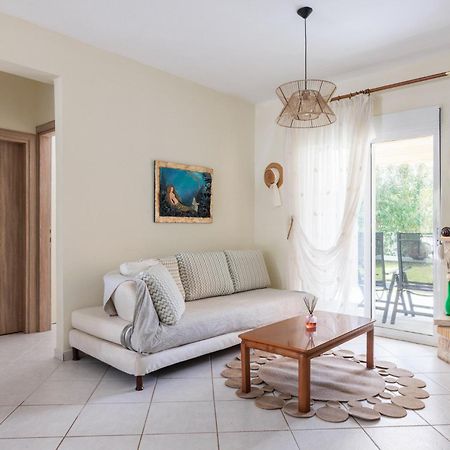 Apartment Next To The Sea Paralia Dionysiou Luaran gambar