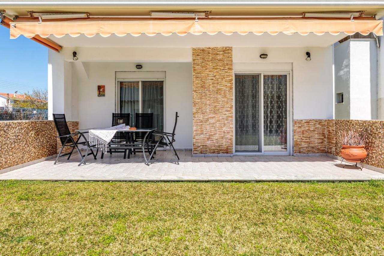 Apartment Next To The Sea Paralia Dionysiou Luaran gambar