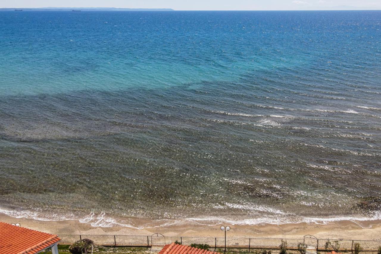 Apartment Next To The Sea Paralia Dionysiou Luaran gambar