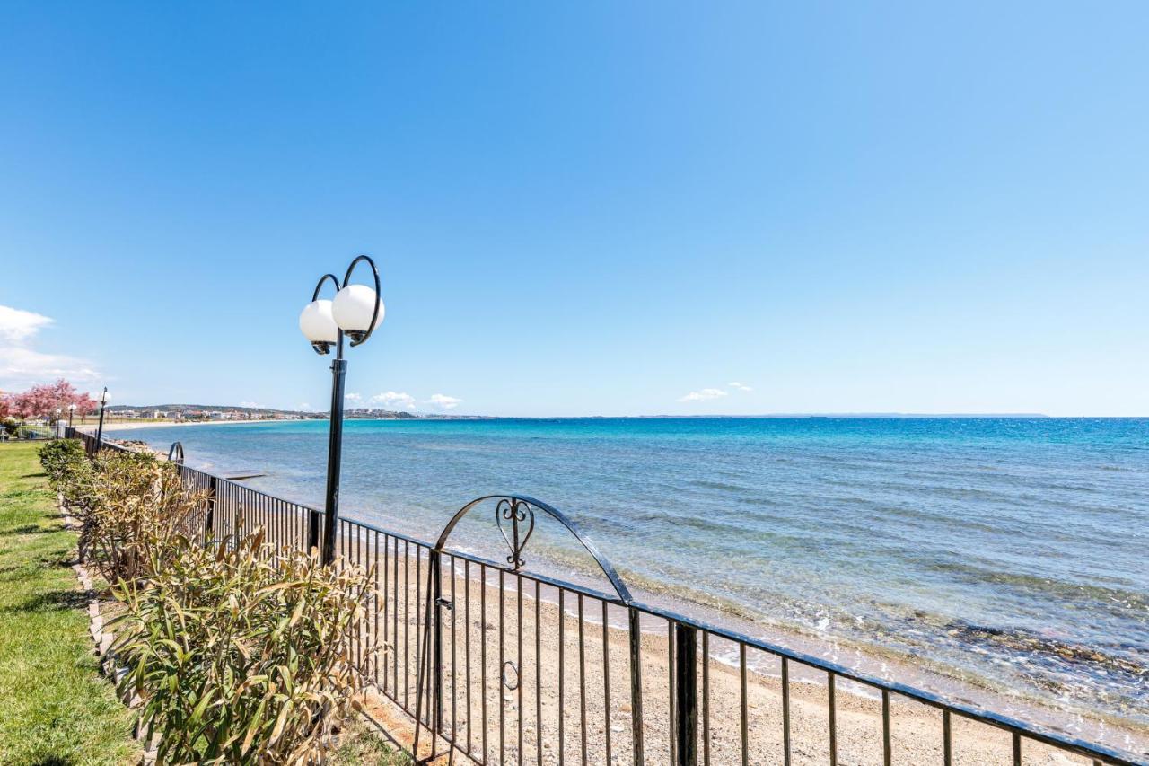 Apartment Next To The Sea Paralia Dionysiou Luaran gambar