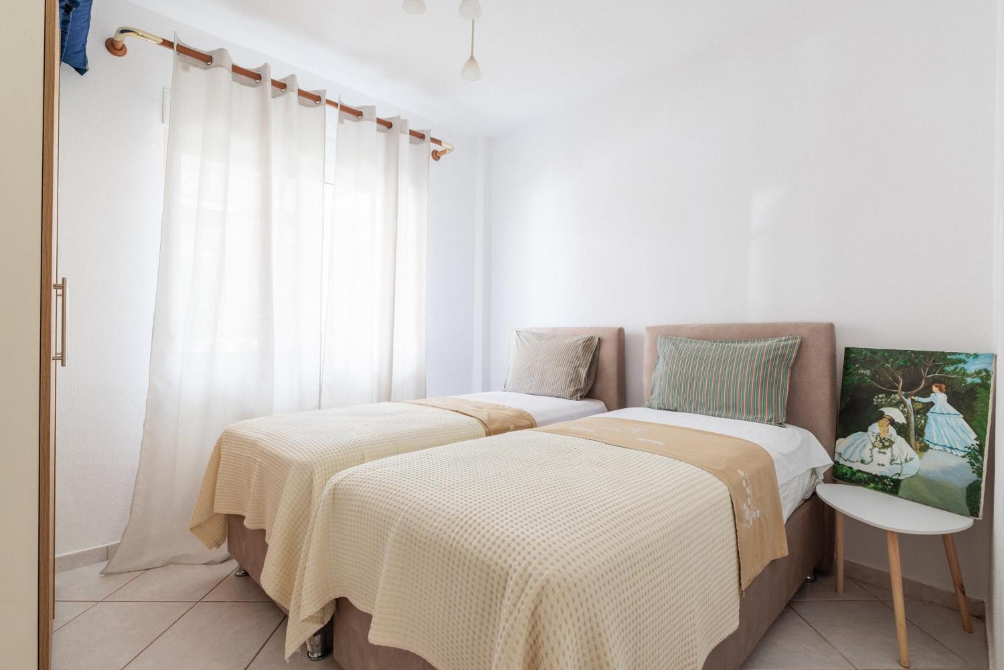 Apartment Next To The Sea Paralia Dionysiou Luaran gambar